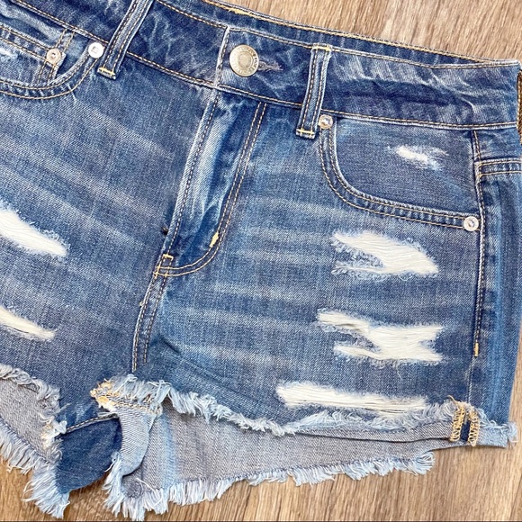 American Eagle Tomgirl Shortie Distressed Shorts - Picture 2 of 6